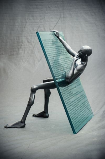Kafka reader - forged sculpture (2013). Material: glass, metal - height 115 cm.